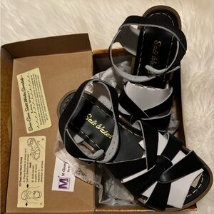 Brand new salt water sandals (Black) 2Y
